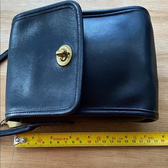 Vintage Coach Black Leather Scooter Bag 9893 - Picture 5 of 16